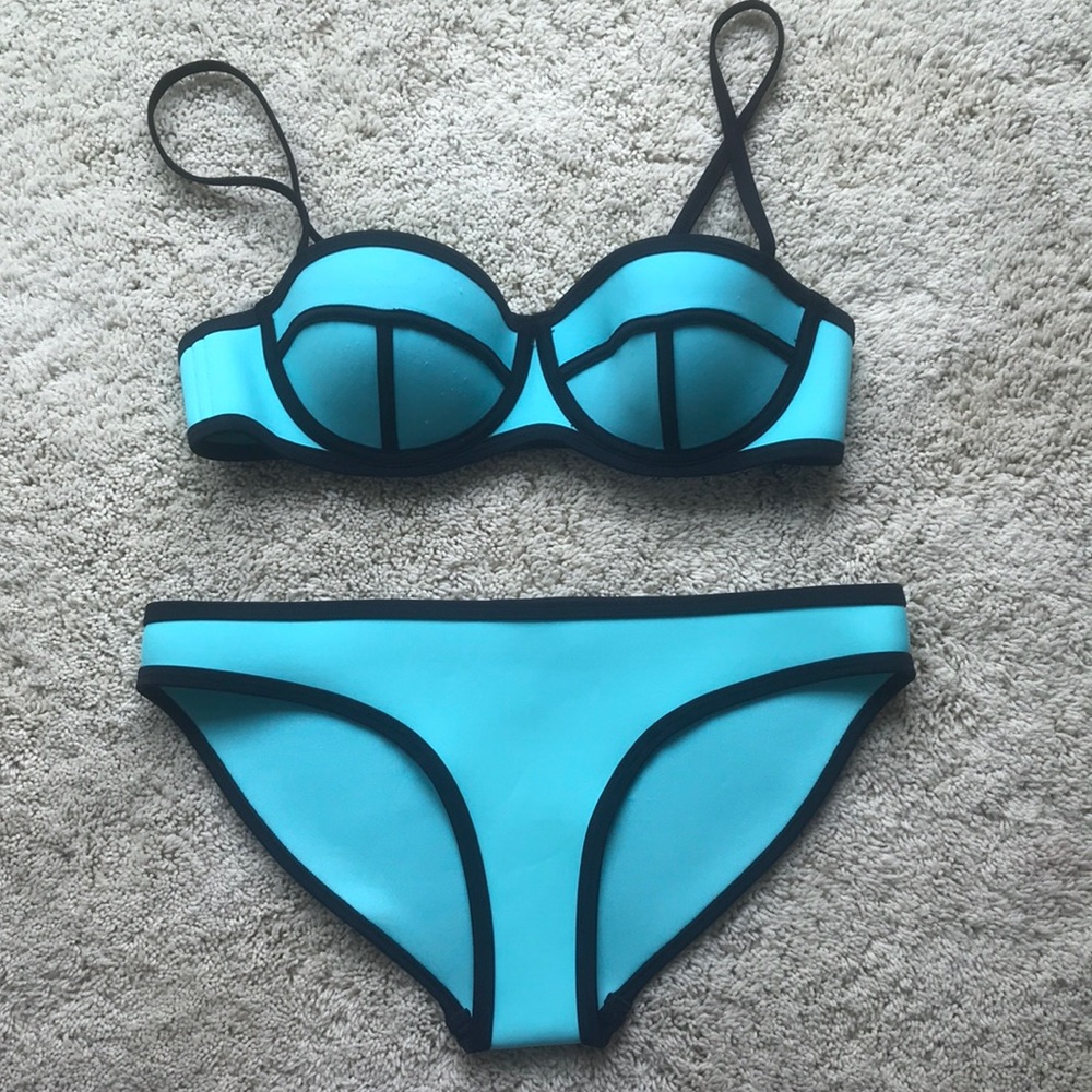 Really cute triangl bikini! Perfect for summer!